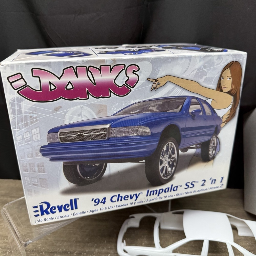 Revell Donks 1994 Chevy Impala SS 2-n-1 1:25 Model Kit 85-2057